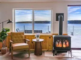 Oceanfront Retreat, Mount Rainier, King bed, Games