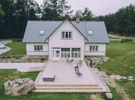 Mikka Accommodation, hotel met hottubs in Pihlaspea