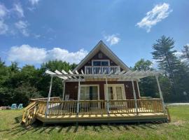 Mountain Adventure Ski Chalet near Gore, vilă din Johnsburg