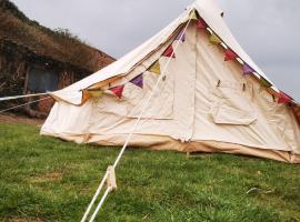 Glamping Bell Tent 4m - Sleeps upto 4, hotel in Lincoln