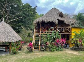 EcoHostal Palmares Del Rio: Guachaca'da bir kalacak yer