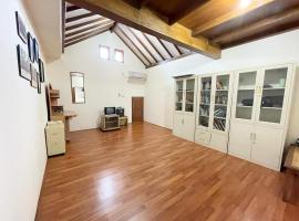 A Three Story House in City Center, holiday home in Jakarta