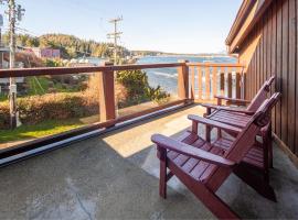 Himwitsa Lodge, cabin in Tofino