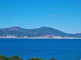 Superbe appartement T3 face mer baie Ajaccio, hotel with parking in Pietrosella