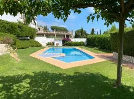 Casa Blanca 42 – Piscina, BBQ y Wifi (5 pax)
