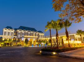 Viktor Legends Hotel, hotel in Móng Cái