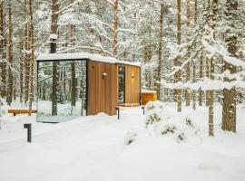 ÖÖD Hötels Laheranna SUME -with sauna, hotelli kohteessa Punakivi lähellä maamerkkiä Jägala Waterfall