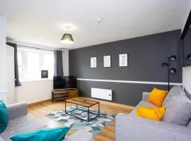 GERARD WALK - Spacious Home, High Speed Wi-Fi, Free Parking, Garden