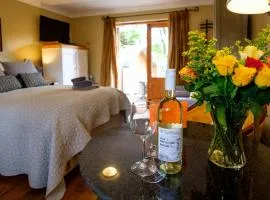 Just a Minim - beautiful studio in quaint rural location