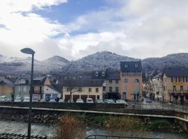 Appartement entre montagnes et eau: Bagnères-de-Bigorre şehrinde bir otel
