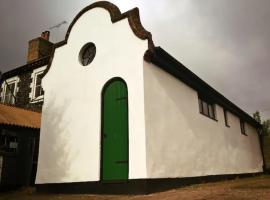 Old Fire Station - quaint and quirky little home, hotel near Weeting Castle, Brandon