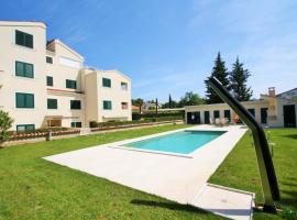One Bedroom Apartment Bonsai with shared Pool, Hotel in Kukci