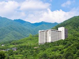 KensingtonResort JirisanHadong, hotell sihtkohas Hadong huviväärsuse Seoamjeongsa lähedal