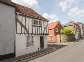 Tudor Cottage, hotel near Sandwich Railway Station, Sandwich