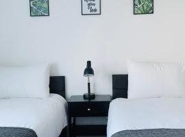 Cheerful 5-bedroom with free parking, loma-asunto Bristolissa