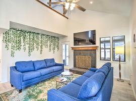 Updated Norman Getaway with Porch and Fire Pit!, hotel sa Norman