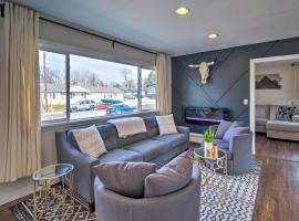 Modern Littleton Home with Yard Pets Welcome!, hotel di Littleton