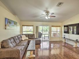 Peaceful Lehigh Acres Home with Grill and Lanai!, vacation home in Lehigh Acres