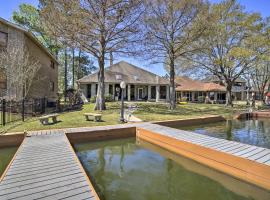 Grills and Boat Dock Comfy Cove on Lake Conroe, vila v destinaci Montgomery