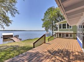Peaceful Escape with Boat Dock on Lake Talquin!, hotel in Quincy