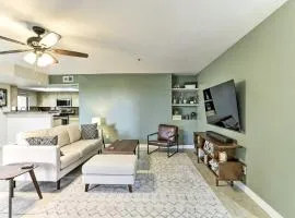 Phoenix Condo with Community Pool and Hot Tub!