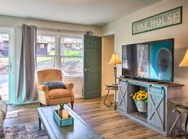 Lakefront Gem with Screened Porch and Game Room!: Shell Knob şehrinde bir tatil evi
