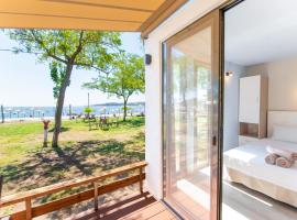 Vilas in the garden by the sea, beach rental in Sikia