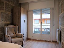 Beautiful Apartment in Ourense overlooking the City, apartamento en Ourense