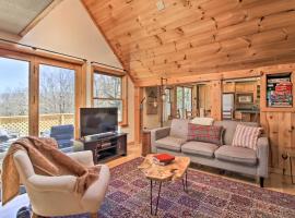 Storybook Stratton House 3 Mi to Mount Snow!, vacation home in Stratton