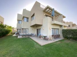 Chalet at Little Venice - Ain Sokhna: Ain Sokhna şehrinde bir golf oteli