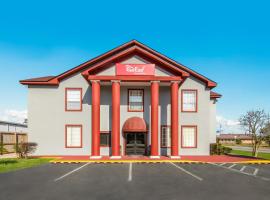 Red Roof Inn & Suites Pensacola-NAS Corry, hotel cerca de Warrington Village Shopping Center, Pensacola