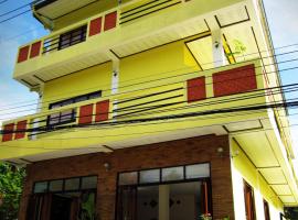Big Yellow House, hotelli Koh Taolla alueella Sairee Beach