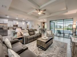 Skyline Cape Coral, Private heated Pool and Spa, vakantiewoning in Cape Coral