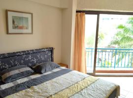 New Renovated 2 Rooms Luxury Suites Anyer, hotel s parkováním v destinaci Anyer