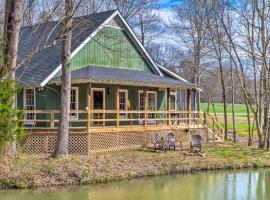 Bright Green Gables Cabin Hike, Swim and BBQ, hotel din Lewisburg