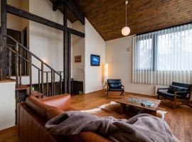 Tahoe Lodge by H2 Life, lodge in Niseko