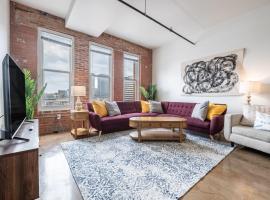 3BR 2BA Luxury Historic Loft With Gym by ENVITAE, hotel in Kansas City