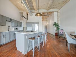 2BR 2BA Spacious Historic Loft With Gym by ENVITAE, hotel in Kansas City