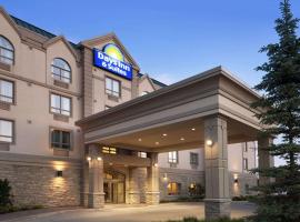 Days Inn & Suites by Wyndham Collingwood، فندق في كولينغوود