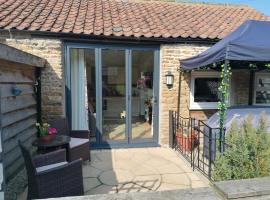 Larch Cottage, Ruston dog friendly with hot tub, hotel med jacuzzi i Scarborough