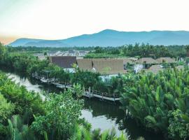 RiverTree Villa & Resort, luxury hotel in Kampot