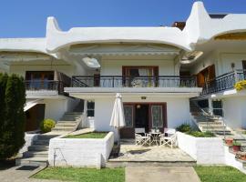 Villa Vasiliki, hotel en Paralía Avdhíron