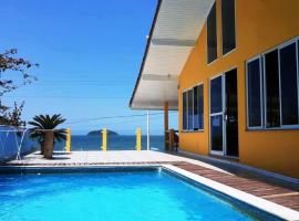 Mansão Ouro Verde Vlc Frente para o Mar com Piscina, частна квартира в Пикарас
