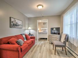 Centrally Located South Hill Apartment with Smart TV, hotel in Spokane