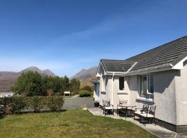 SOLACE COTTAGE, maison de vacances à Bunaveneadar