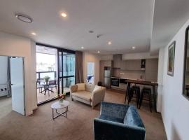 Modern, Central City, Penthouse Floor Apartment., hotel near Aotea Centre, Auckland