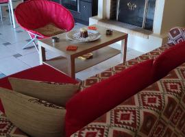 ERMONES LITTLE HOUSE: Vátos şehrinde bir ucuz otel