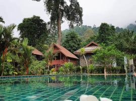 Malulee KhaoSok Resort, hotel near Khao Sok, Khao Sok National Park
