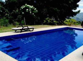 LINDA CASA/PISCINA/VISTASUPERWIFI/DIRECTV/12PERSONAS บ้านพักในอานาโปยมา