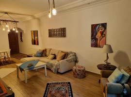 Su's AlKursi Cozy Apartment, hotel con estacionamiento en Amán